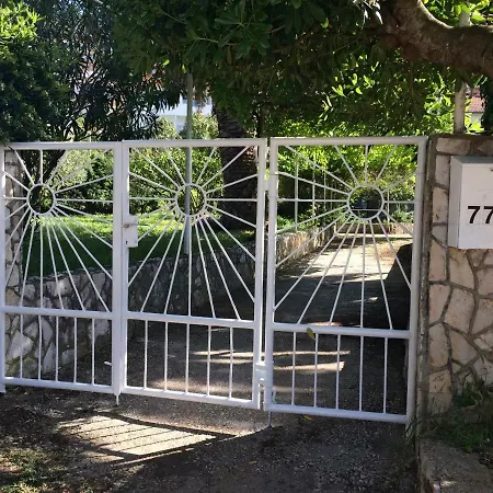 Sandy's Garden Jelsa (Hvar)